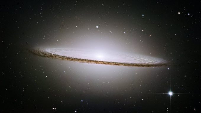 galaxy_ngc_4594_m104_h1_43_sombrero_fog_spiral_galaxy_constellation_virgin_sombrero_galaxy-1262166.jpg!d.jpg